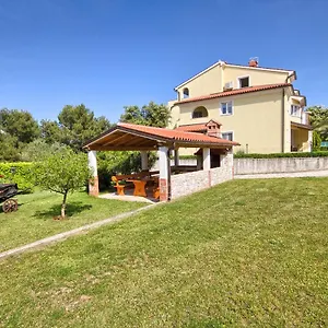 Gilly 1 , Premantura Croazia